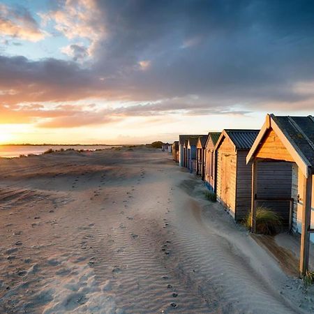 Sunny & Modern Near The Beach & Village W Parking Ист-Уиттеринг Экстерьер фото