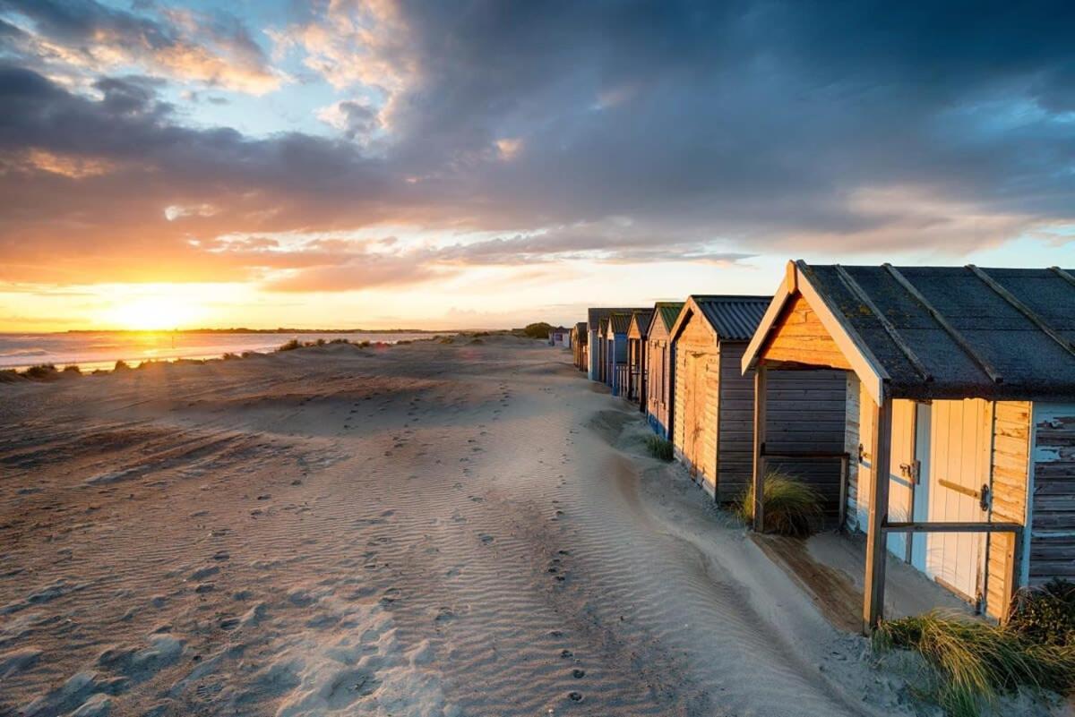 Sunny & Modern Near The Beach & Village W Parking Ист-Уиттеринг Экстерьер фото